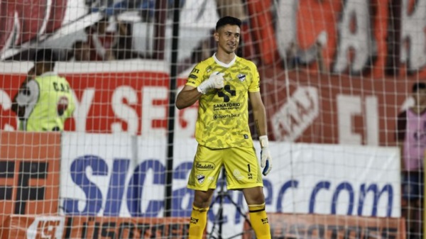 "Yo me hago cargo" dijo Leguiza luego de atajar su 3° penal y anotó el del triunfo.