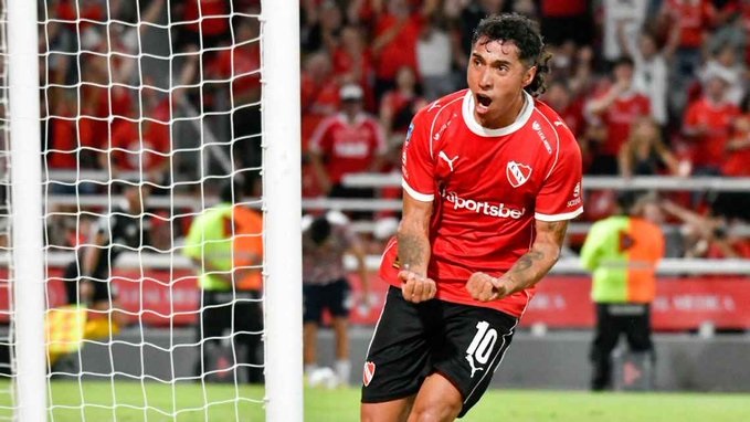 Luciano Cabral, formado en la CAI de Comodoro Rivadavia, marcó el primer gol del Rojo en el torneo.