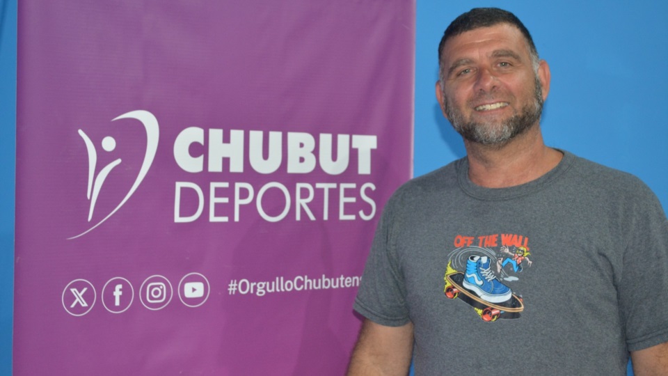 Alexis Oficialdegui, presidente del Club de Pesca y Náutico de Rawson, visitó Chubut Deportes.