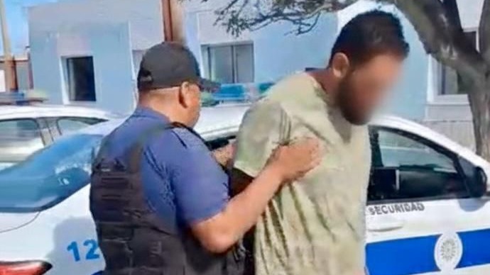El hombre fue trasladado a la Comisaría Segunda de Puerto Madryn.