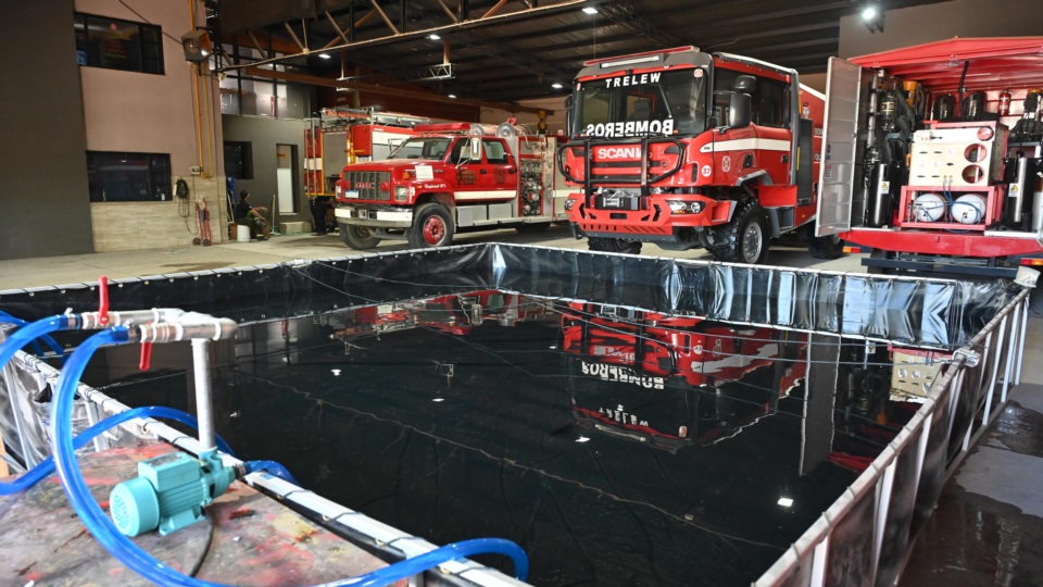 Los piletones de los bomberos a disposición de la gente.