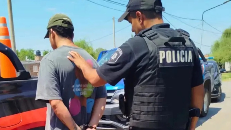 Luis Berón, de 22 años, está acusado de asesinar a su padre, Luis Quique Berón.