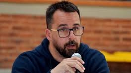 Matías Taccetta y sus nuevos funcionarios.