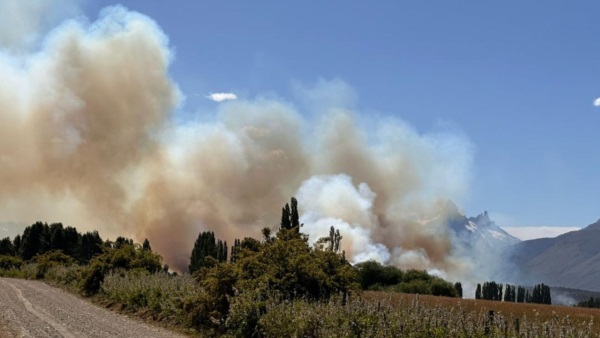 El fuego avanza rápidamente.