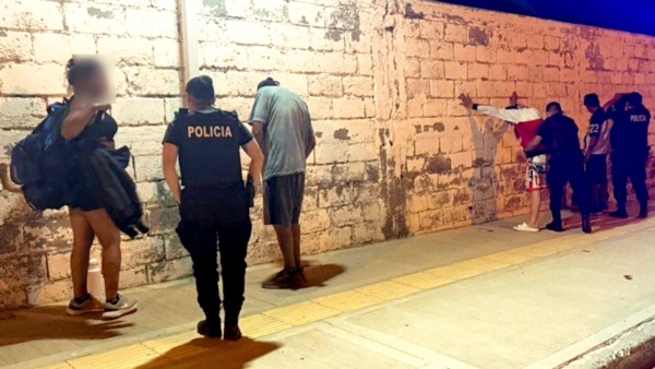 Los sujetos fueron identificados por la Policía.