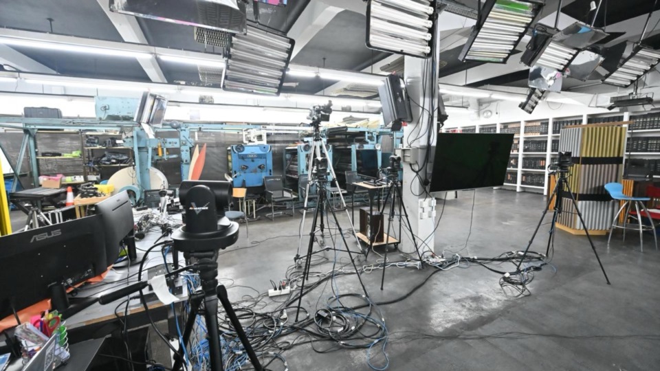 El nuevo estudio de Jornada con sus nuevas plataformas.