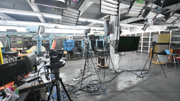 El nuevo estudio de Jornada con sus nuevas plataformas.