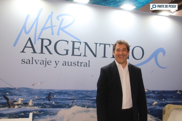 Luque en Vigo, con críticas a la política pesquera.