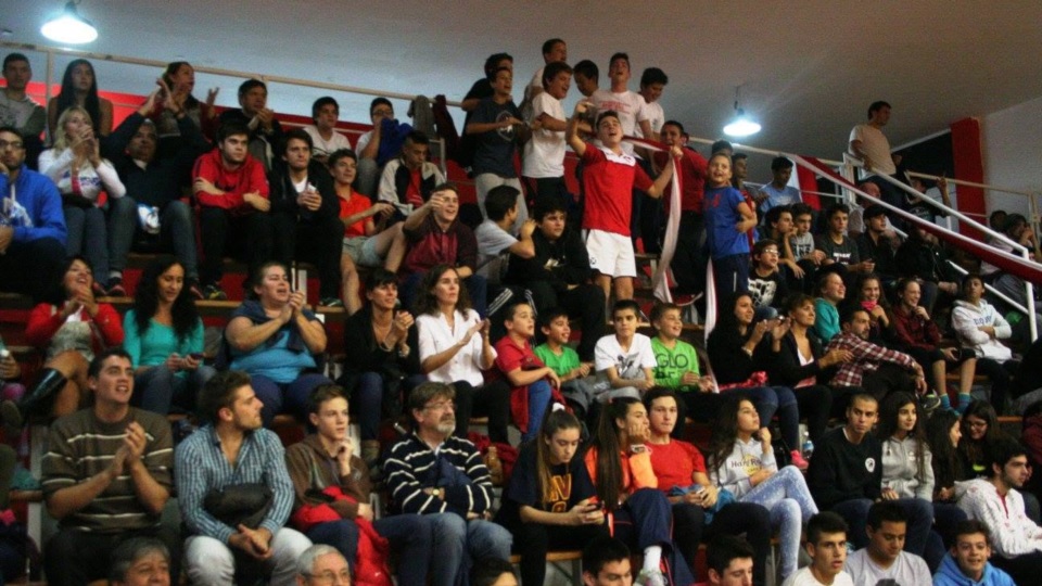 La tribuna del Atilio Viglione.