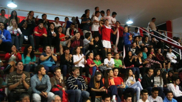 La tribuna del Atilio Viglione.