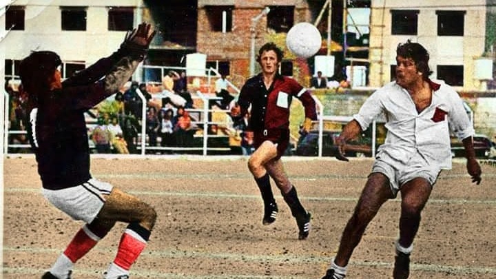Abel Islan y Lucio Jones en un Huracán ante Gaiman FC.
