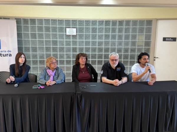 La conferencia de prensa en Comodoro. 