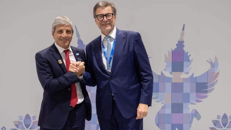 Luis Caputo junto a Giancarlo Giorgetti. Foto: Agencia NA/Luis Caputo en X.