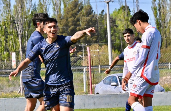 Joaquín Mancilla festeja su primera gol. Foto: Daniel Feldman. 