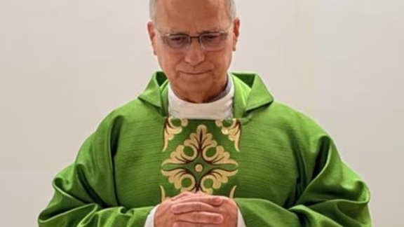 La imagen del Sumo Pontífice que difundió el Vaticano, tras la intervención quirúrgica.