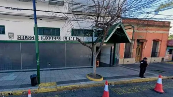 Dos alumnos de 15 años fueron imputados por distribuir imágenes en la comunidad escolar y comercializadas en sitios para adultos.