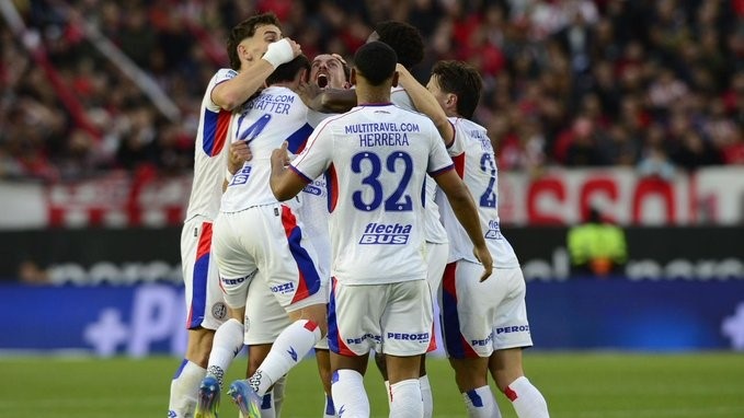 Con el sello de Insua, San Lorenzo se lo ganó en la última a Estudiantes y sueña con los playoffs.
