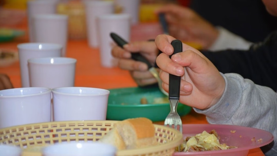 Comedores y merenderos comunitarios reportan un incremento sostenido en la demanda de asistencia alimentaria.