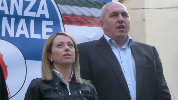 Giorgia Meloni condena los episodios, reporta heridos y exige un rechazo unánime a la oposición