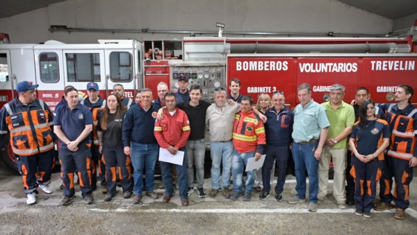 Torres, Pérez y bomberos.