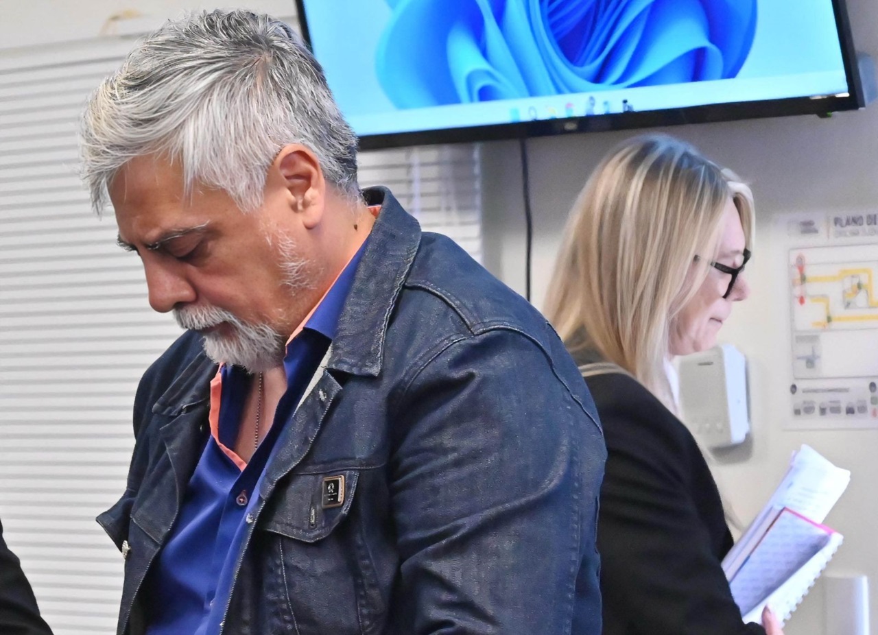 El imputado y la jueza, en un cruce casual.
