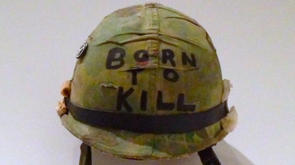 El casco icónico de "Full metal jacket", uno de sus films antibelicistas más logrados.