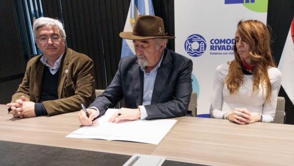 Firma de la carta de intención.