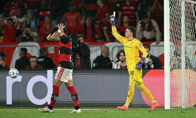 Actuación clave de Fernando Muslera, que atajó tres remates. Ahora, irá por el título frente a Palmeiras.