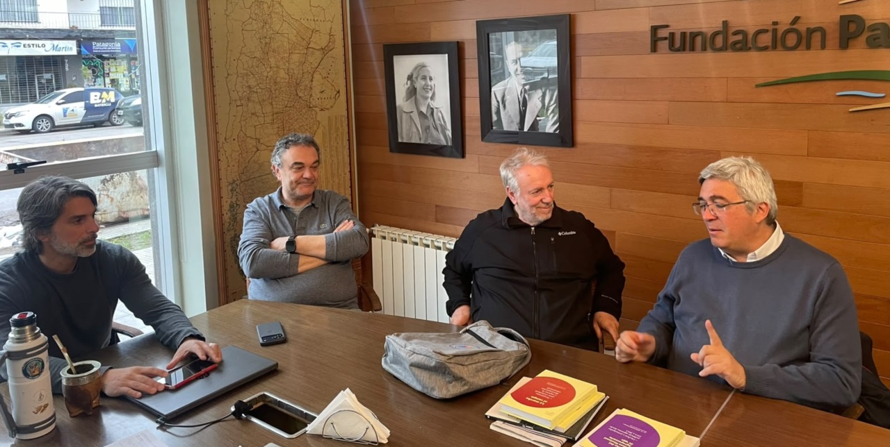 El ministro Rodríguez pasó por la Fundación Patagonia Tercer Milenio en Trelew.