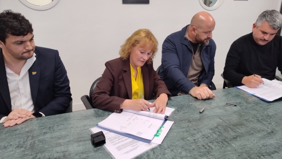 Firma del acuerdo.