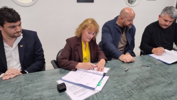 Firma del acuerdo.