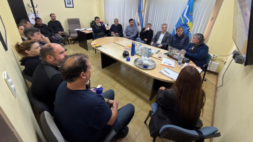 Referentes del sector pesquero con funcionarios provinciales.
