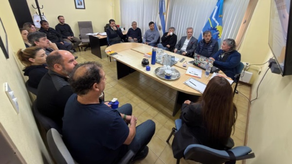 Referentes del sector pesquero con funcionarios provinciales.