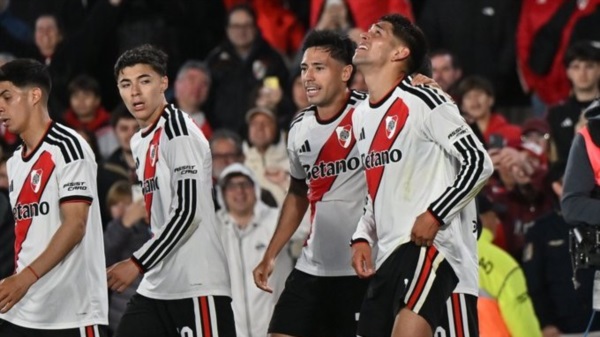 River le ganó 1-0 a Racing con gol de Rivero, se afirmó en zona de playoffs y llega con confianza al Superclásico ante Boca.