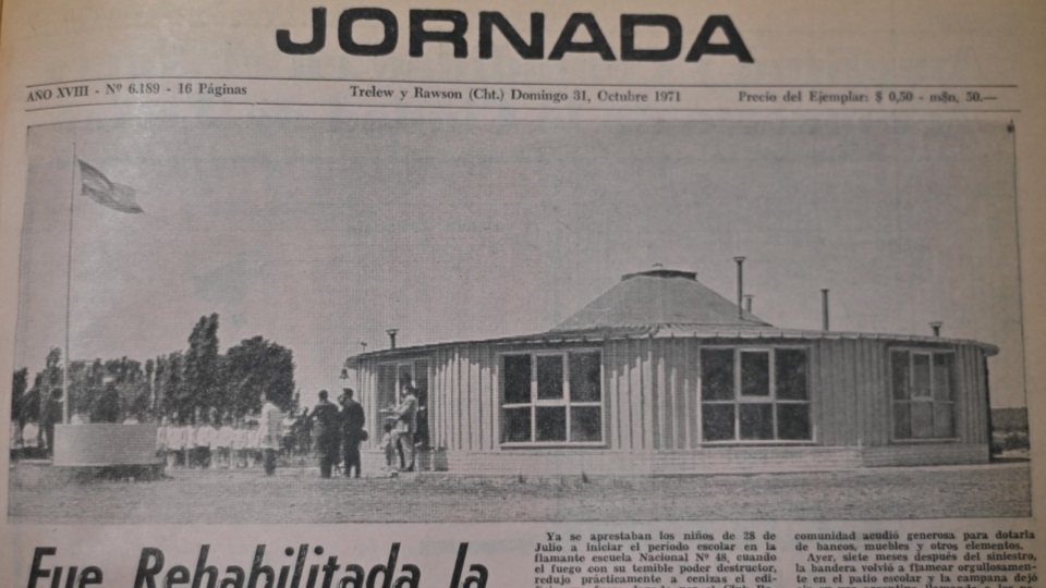 Octubre de 1971. Jornada reporta la reinaguración de la escuela, que se había quemado.