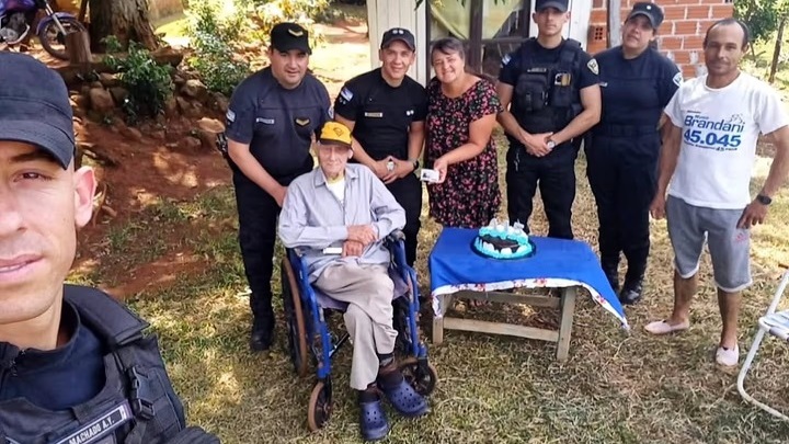 En octubre de 2022 la Policía lo había sorprendido con una torta para celebrar sus 115 años.