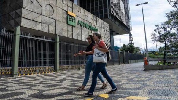 Las acciones de Petrobras están entre las más afectadas por las perdidas de este lunes post electoral.