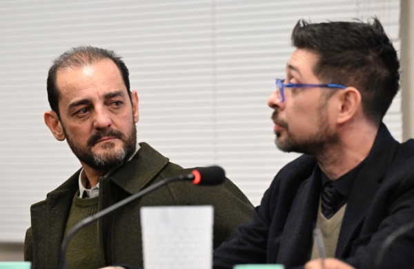 El guardafaunas junto con Espínola, su defensor (Daniel Feldman).
