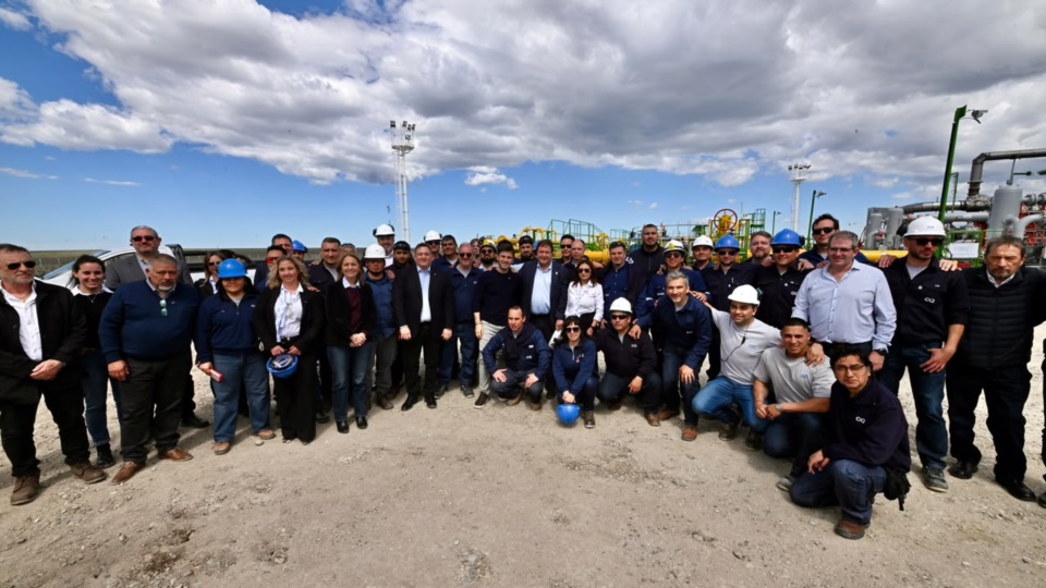 Funcionarios provinciales, municipales, gremios y de Camuzzi.