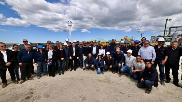 Funcionarios provinciales, municipales, gremios y de Camuzzi.