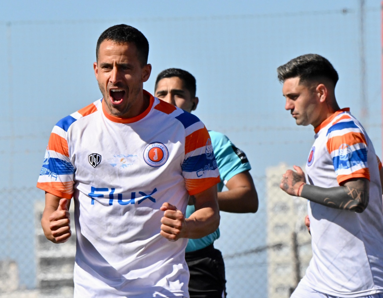 El festejo por el gol de penal. Foto: Daniel Feldman.
