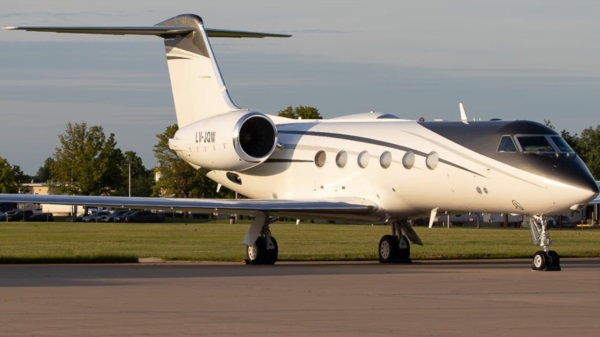 La aeronave, un Gulfstream G400, matrícula LV-JQW, perteneciente a la empresa Baires Fly S.A, se encuentra retendido en Puerto Iguazú