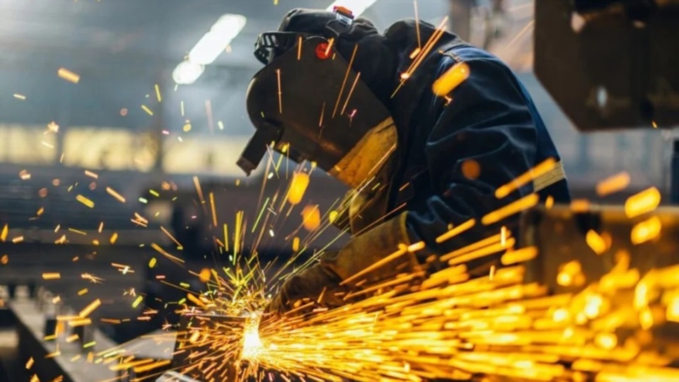 La Unión Industrial Argentina (UIA) estimó una contracción interanual de 3,4%
