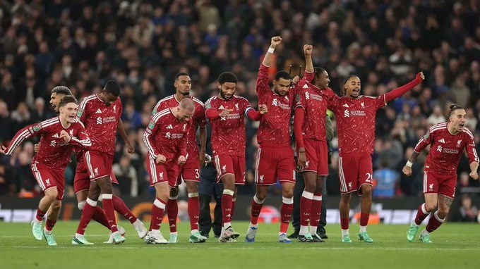 En Anfield Road, Liverpool se impuso 6-5 a Chelsea y clasificó a los 8vos.