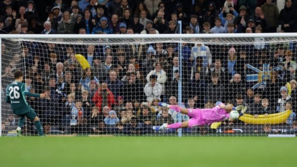 Gerónimo Rulli fue héroe del Manchester City ante Brighton, tras el 2-2, atajó dos penales.