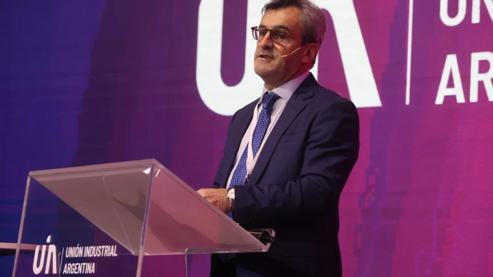 Rappallini convoca a economista a discutir las consecuencias del programa de Milei.