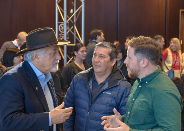 Othar, Silva y Bowen, a pura charla en Comodoro.