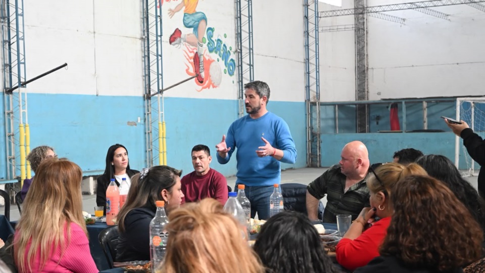 En el barrio Progreso, Merino y dirigentes vecinales.