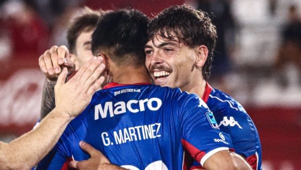 Tigre volvió al triunfo frente a Huracán.
