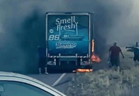 El tráiler del Savino en llamas.